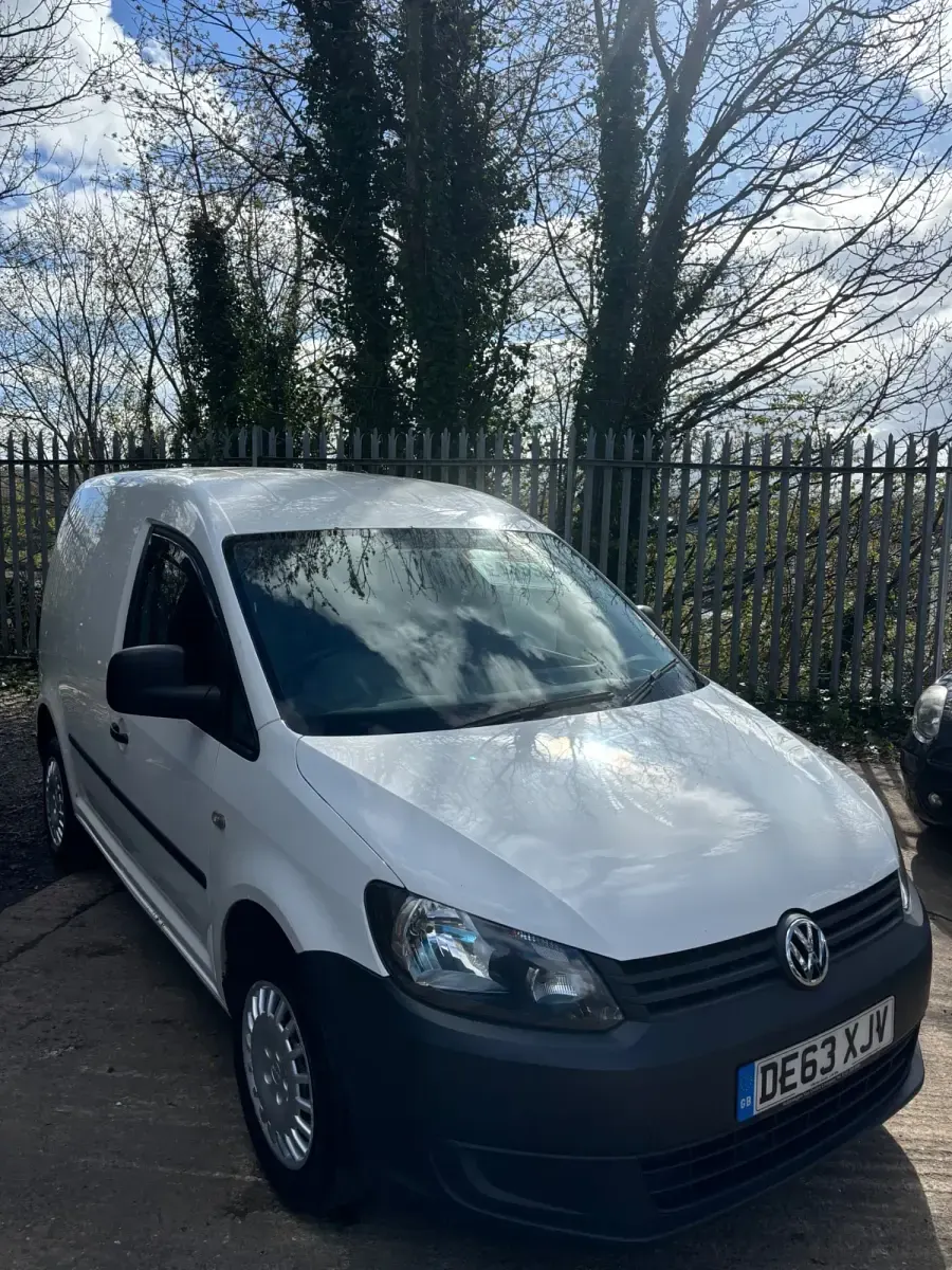 Usado VW Caddy Startline 102 HP (75 kW) 2013 Branco Monovolume