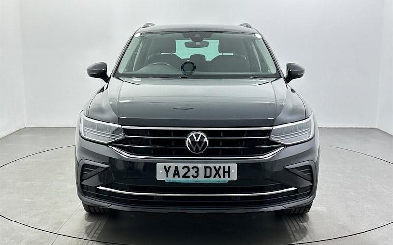 Begagnad VW Tiguan Life 150 HK (110 kW) 2023 Grå SUV