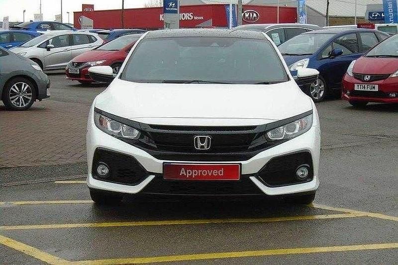 Begagnad Honda Civic EX 129 HK (94 kW) 2017 Vit Halvkombi