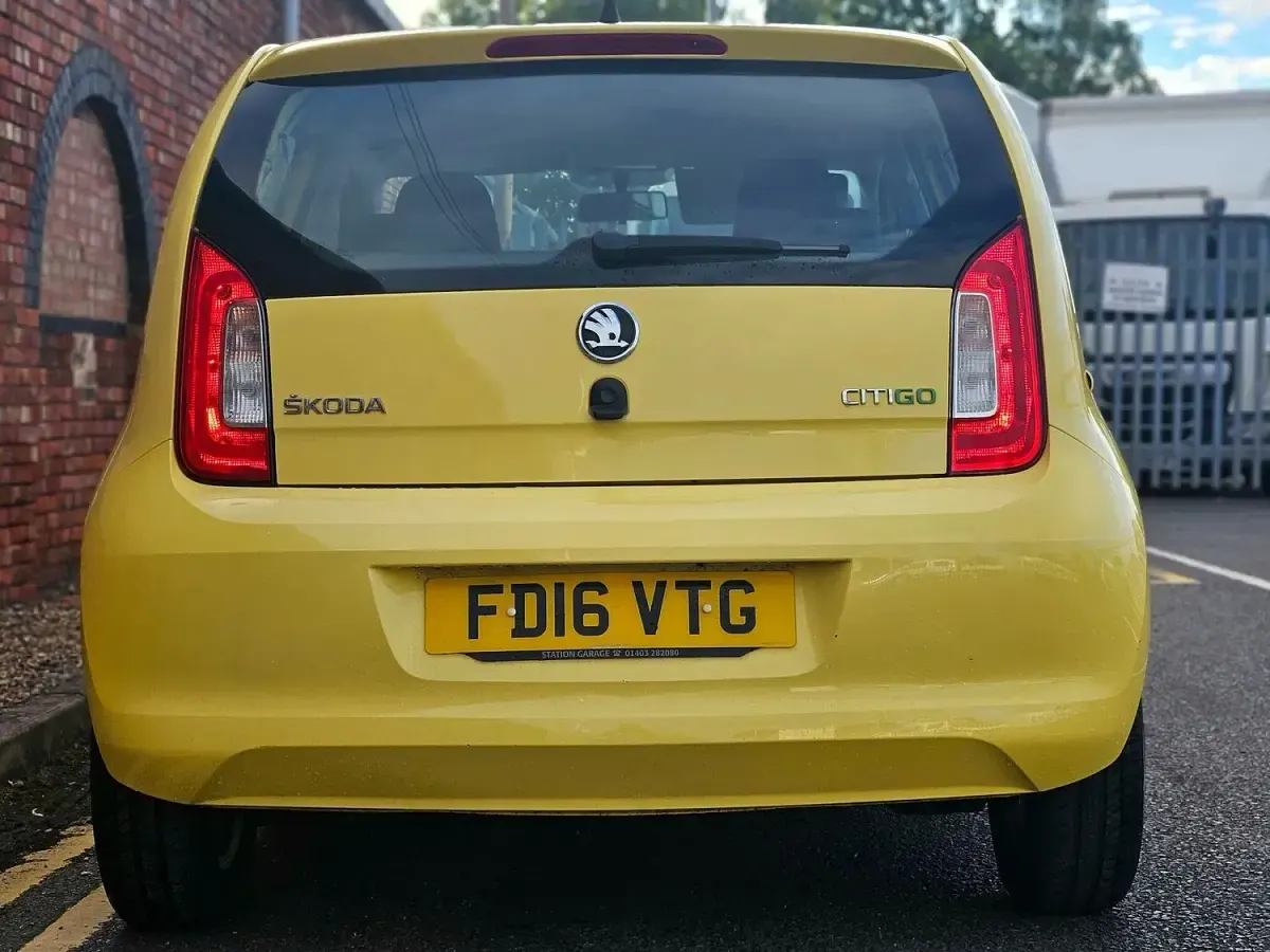 Used Skoda Citigo SE L 60 HP (44 kW) 2016 Yellow Hatchback