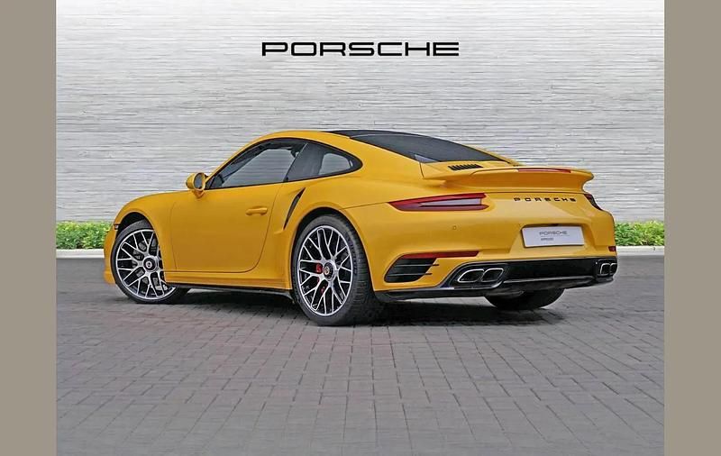 Usado Porsche 911 532 HP (391 kW) 2018 Amarelo Coupé