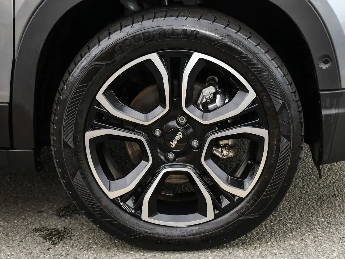 Used Jeep Avenger EV Summit 113 kW (154 HP) 2024 Grey SUV