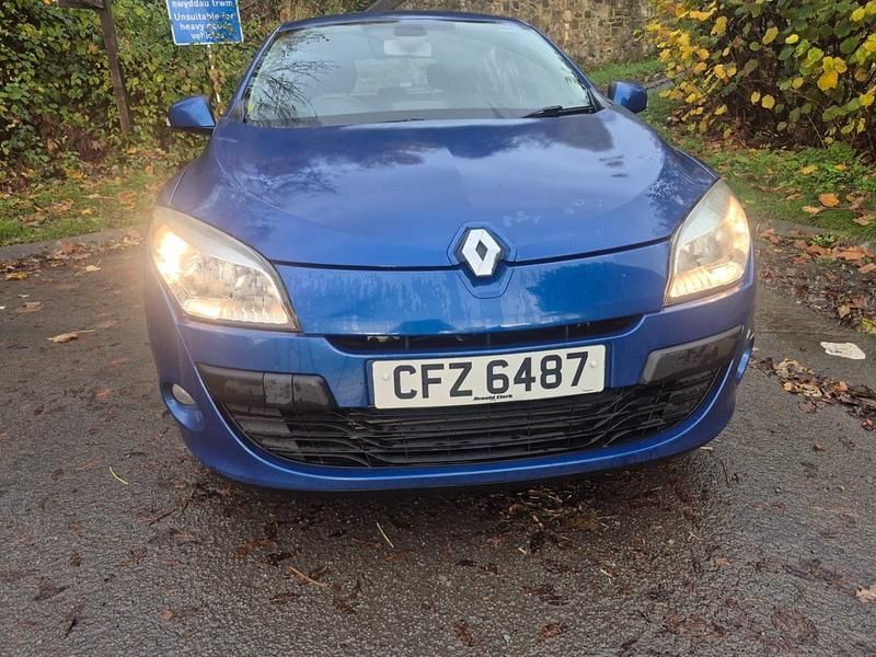 Blue Used 2010 Renault Mégane III Dynamique Hatchback | £1,495 (Super price) - Image 1/4