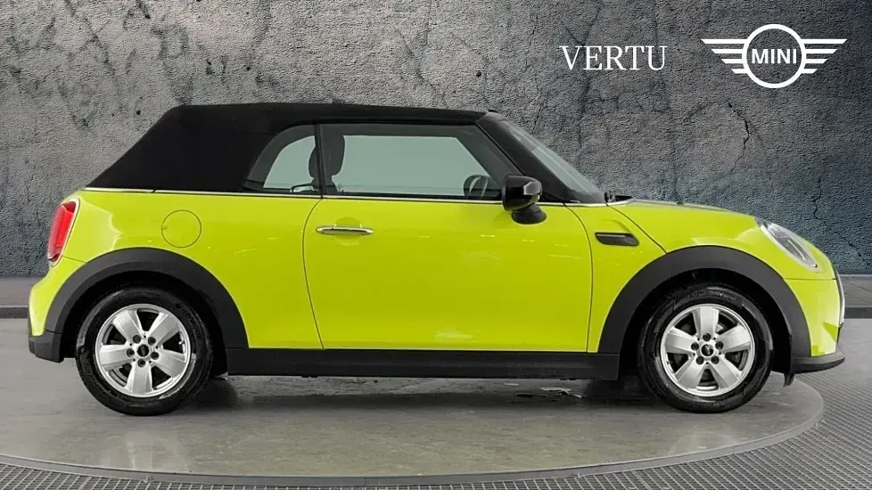 Used Mini Cooper Classic 134 HP (98 kW) 2022 Yellow Hatchback