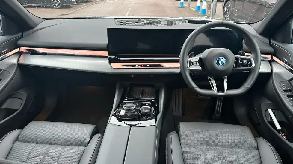 Used BMW 550e M Sport 482 HP (354 kW) 2025 Grey