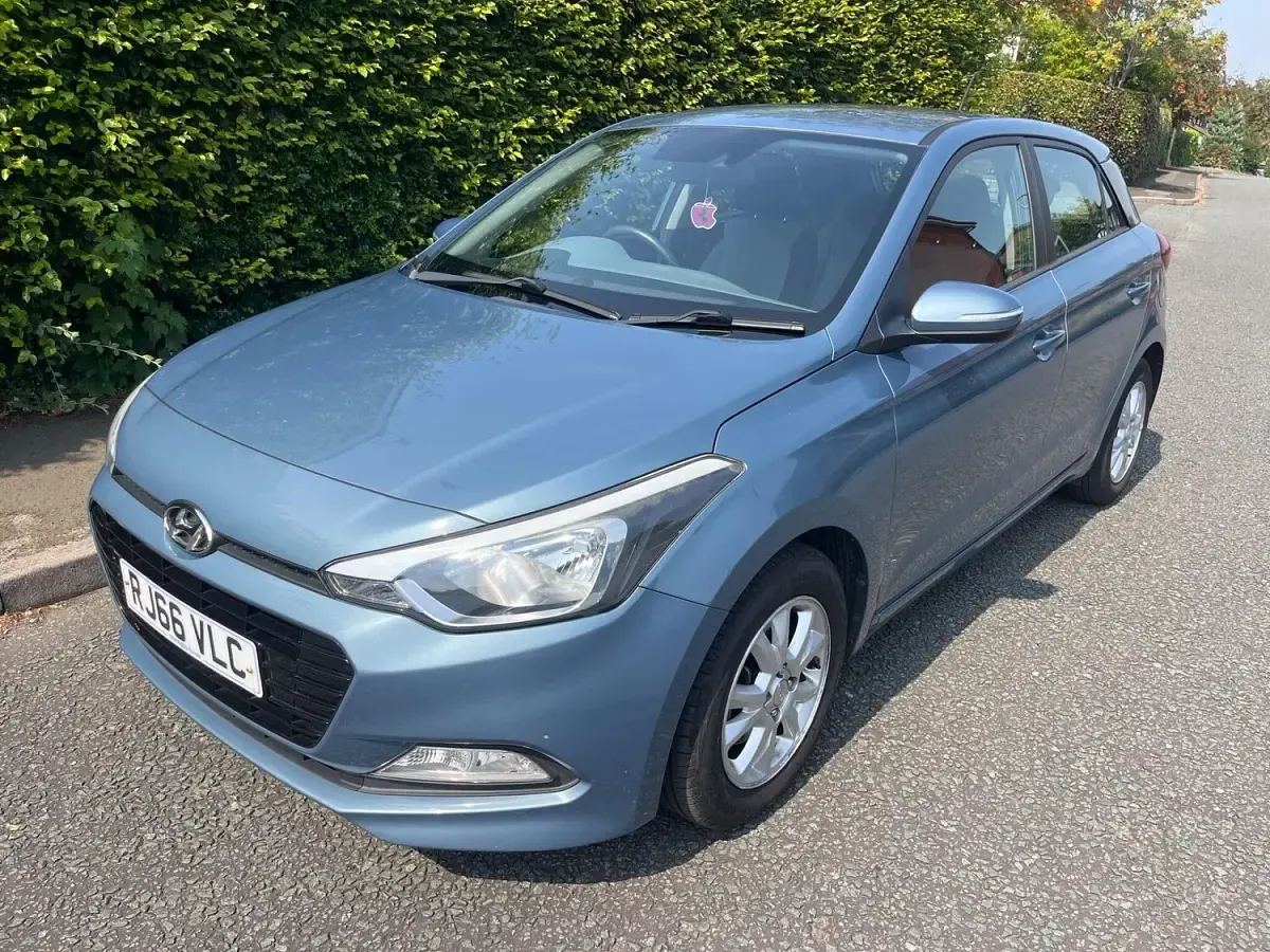 Used Hyundai i20 SE 98 HP (72 kW) 2016 Blue Hatchback