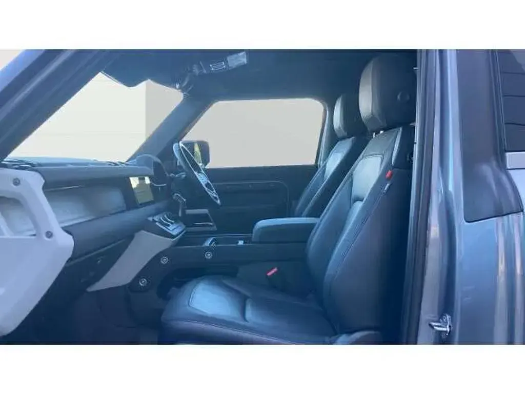 Used Land Rover Defender SE Dynamic 250 HP (183 kW) 2022 Grey SUV