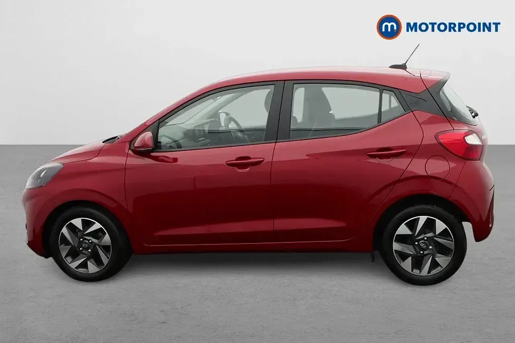 Used Hyundai i10 Advanced 63 HP (46 kW) 2025 Red Hatchback