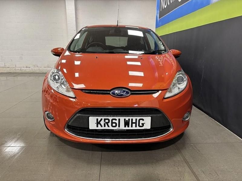 Used Ford Fiesta Titanium 94 HP (69 kW) 2012 Red Hatchback