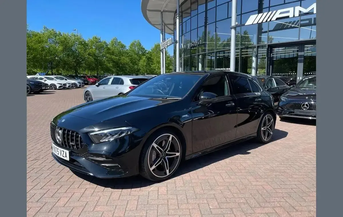 Usado Mercedes A35 AMG Premium 301 HP (221 kW) 2025 Preto Citadino