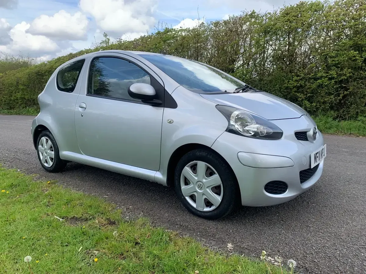 Used Toyota Aygo 68 HP (50 kW) 2011 Silver Hatchback