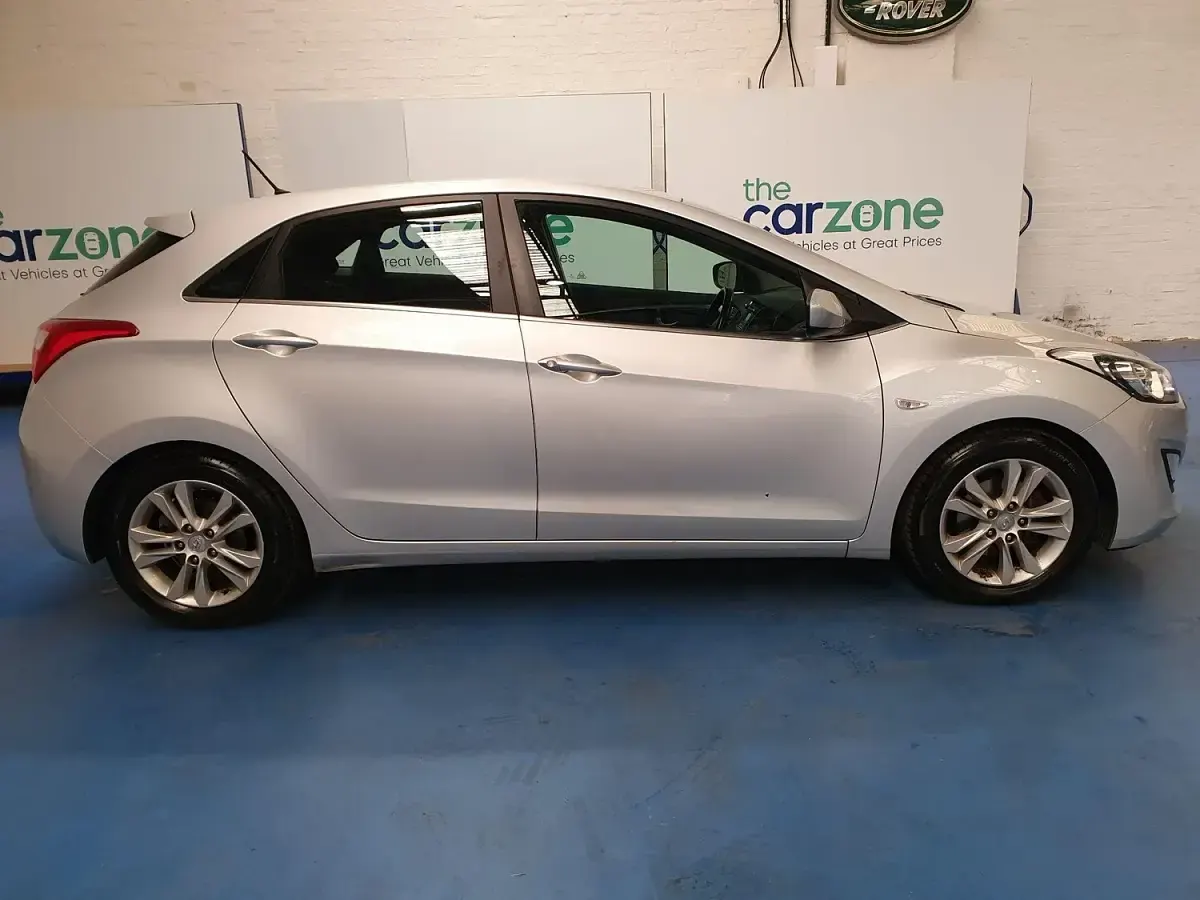 Used Hyundai i30 Edition 100 HP (73 kW) 2013 Silver Hatchback