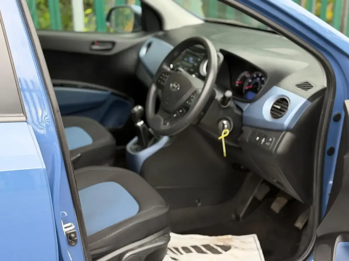 Used Hyundai i10 SE 2015 Blue Hatchback