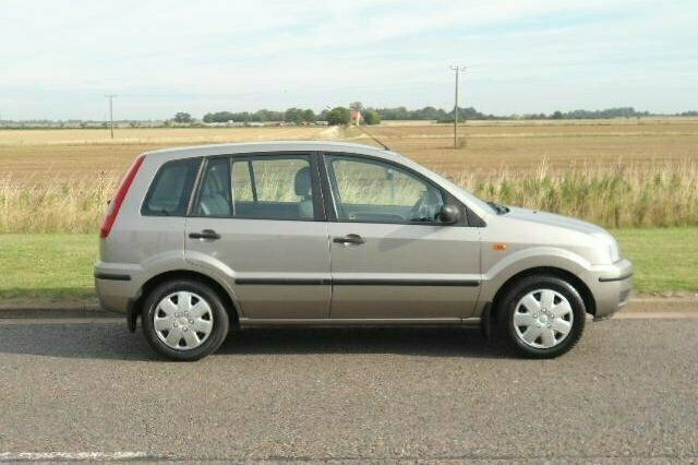 Used 2002 Ford Fusion Estate | £2,490 (Fair price) - Image 1/4