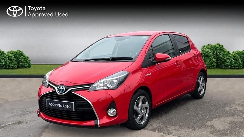 Used Toyota Yaris Hybrid 101 HP (74 kW) 2016 Red pop Hatchback