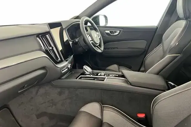 Used Volvo XC60 Plus 250 HP (183 kW) 2025 Onyx black SUV