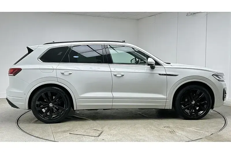 Used VW Touareg R-line 2023 White SUV