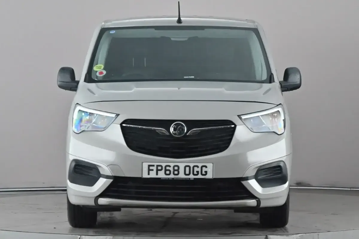 Used Vauxhall Combo Sportive 100 HP (73 kW) 2019 Grey MPV