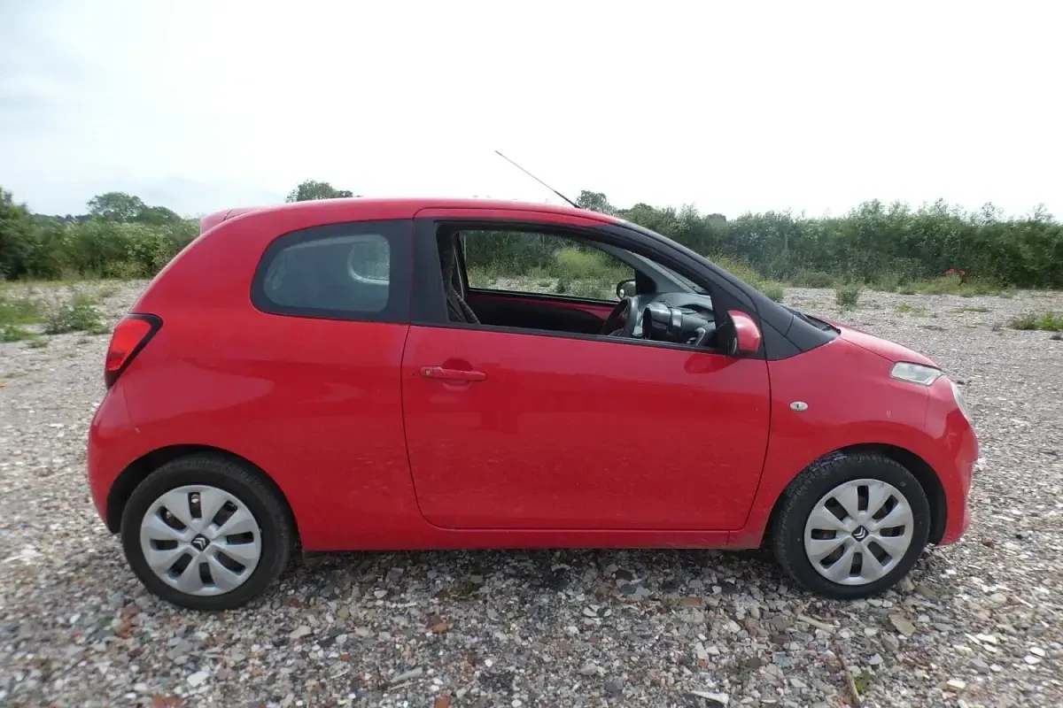 Used Citroën C1 Feel 68 HP (50 kW) 2015 Red Hatchback