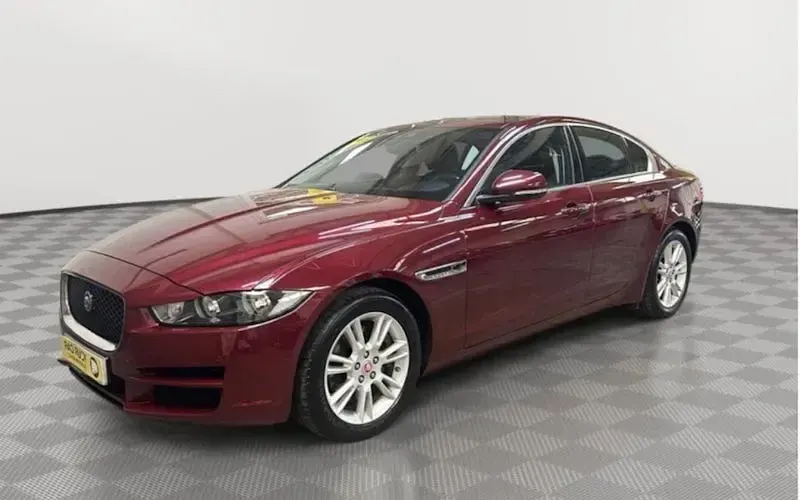 Used Jaguar XE Prestige 200 HP (147 kW) 2016 Sedan