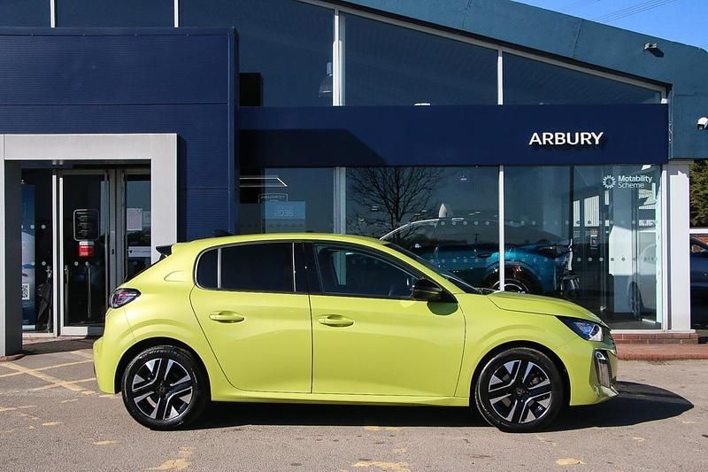 Used Peugeot 208 Allure 101 HP (74 kW) 2025 Yellow Hatchback