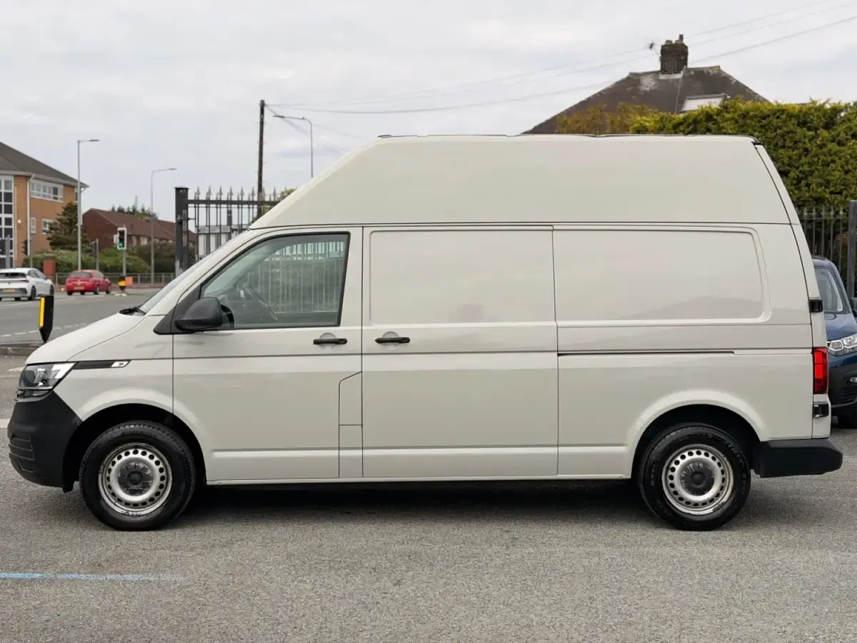 Begagnad VW Transporter Startline 2021 Grå Van