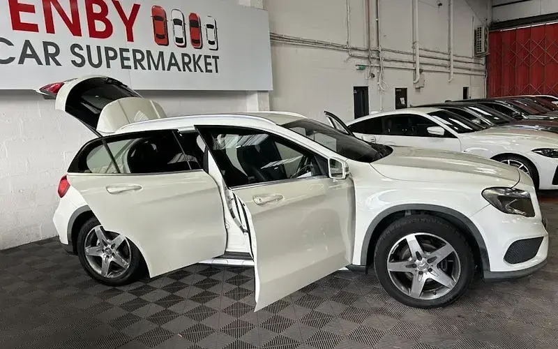 Used Mercedes GLA200 AMG line 136 HP (100 kW) 2015 White SUV