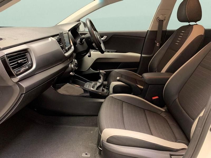 Used Kia Stonic 118 HP (86 kW) 2018 White SUV