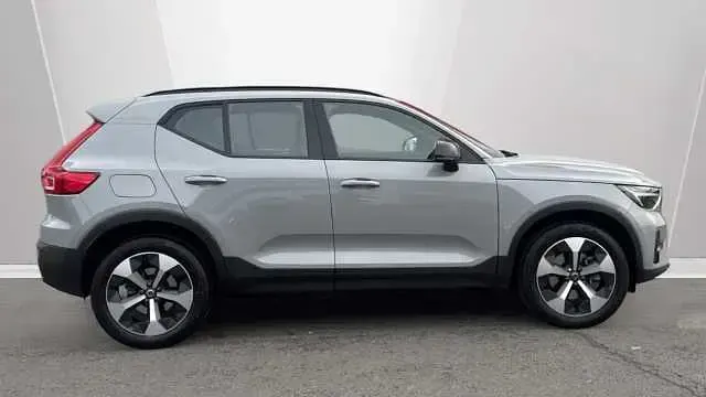 Used Volvo XC40 Plus 194 HP (142 kW) 2025 Silver SUV