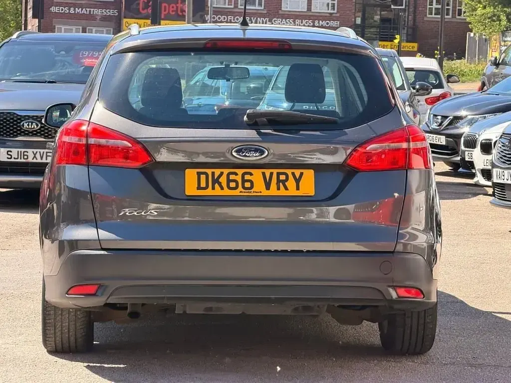 Begagnad Ford Focus Zetec 120 HK (88 kW) 2016 Grå Kombi