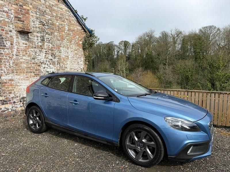 Used Volvo V40 2016 Blue Hatchback