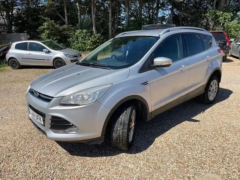 Usado Ford Kuga Titanium 140 HP (102 kW) 2014 Prateado SUV