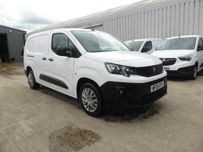 White Used 2019 Peugeot Partner MPV | £7,450 (Fair price) - Image 1/4