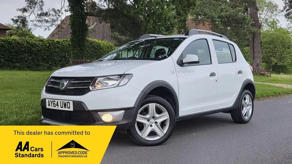Used Dacia Sandero Lauréate 90 HP (66 kW) 2014 White Hatchback
