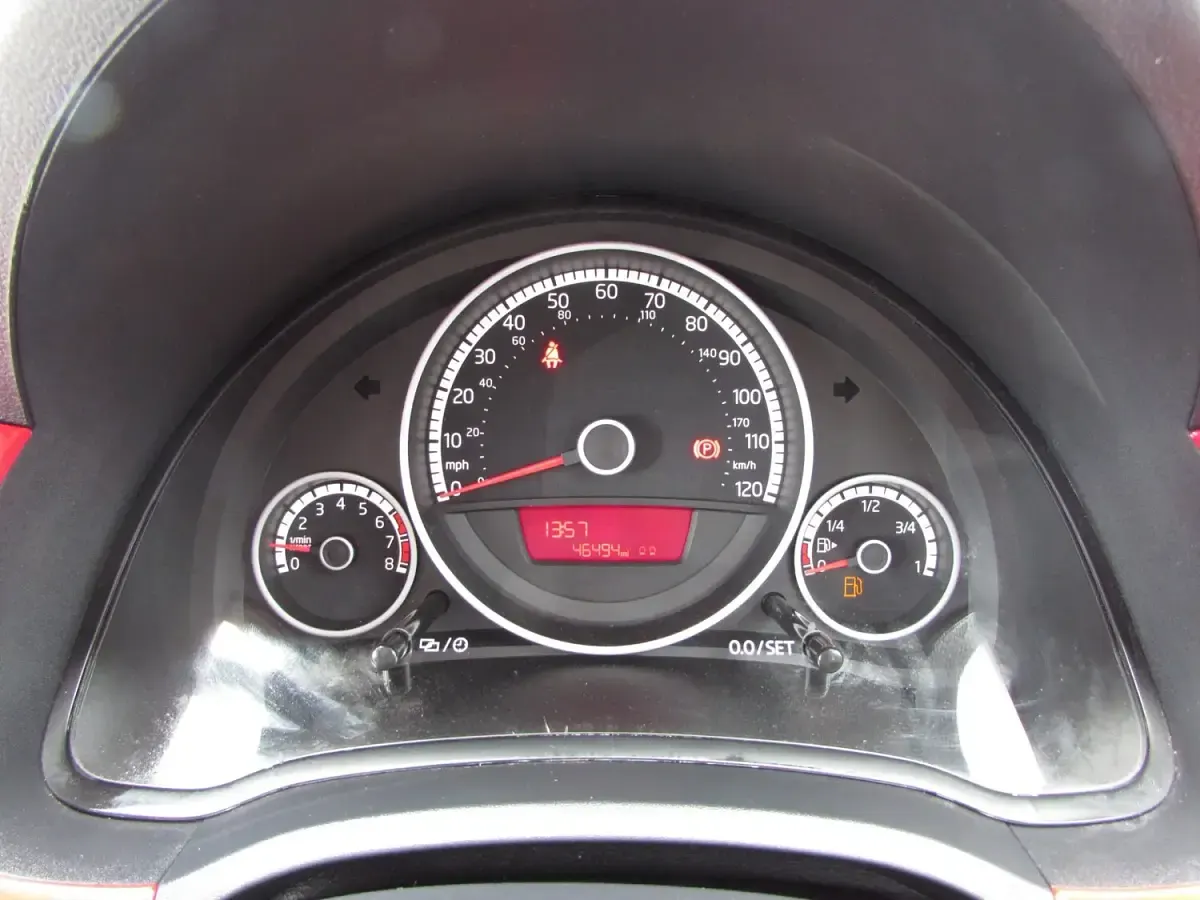 Used VW up! high up! 75 HP (55 kW) 2014 Red Hatchback