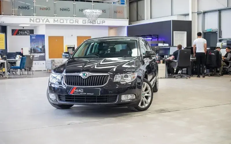 Used Skoda Superb SE 140 HP (102 kW) 2013 Black Hatchback