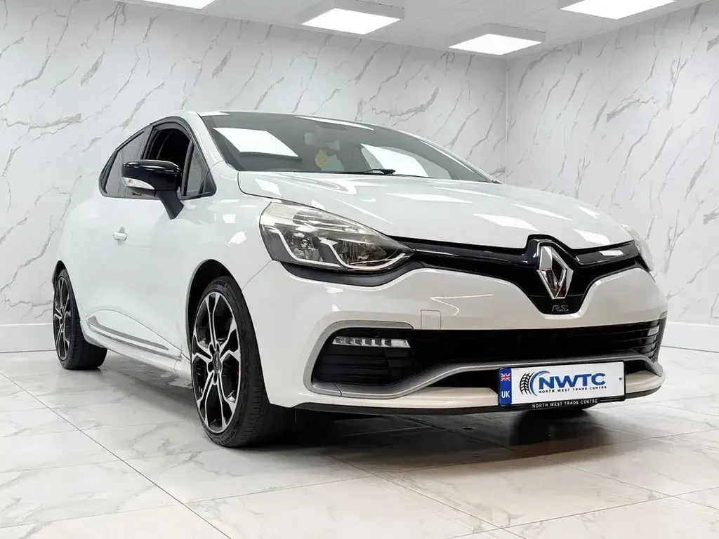 Used Renault Clio 200 HP (147 kW) 2014 White Hatchback