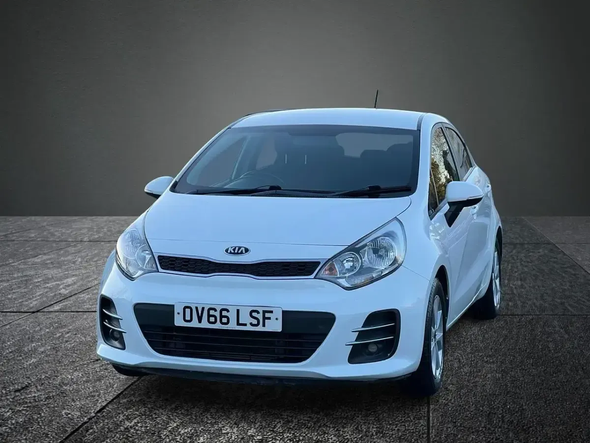 Used Kia Rio 75 HP (55 kW) 2016 White Hatchback