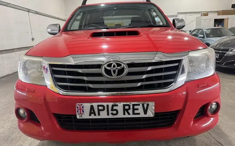 Used Toyota HiLux 171 HP (125 kW) 2015 Red Pickup