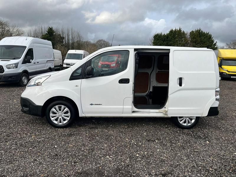 Used Nissan e-NV200 Acenta 80 kW (109 HP) 2020 White MPV