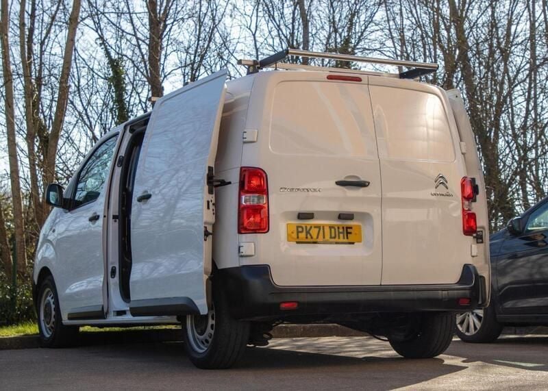 White Used 2021 Citroën Dispatch MPV | £10,107 (Good price) - Image 1/4