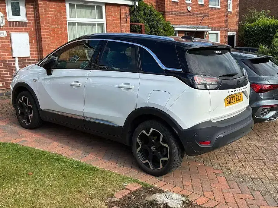 Used Vauxhall Crossland Ultimate 130 HP (95 kW) 2022 White SUV
