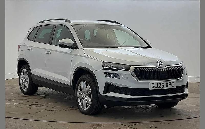 Moon white metallic Used 2025 Skoda Karoq SE SUV | £22,495 (Good price) - Image 1/4