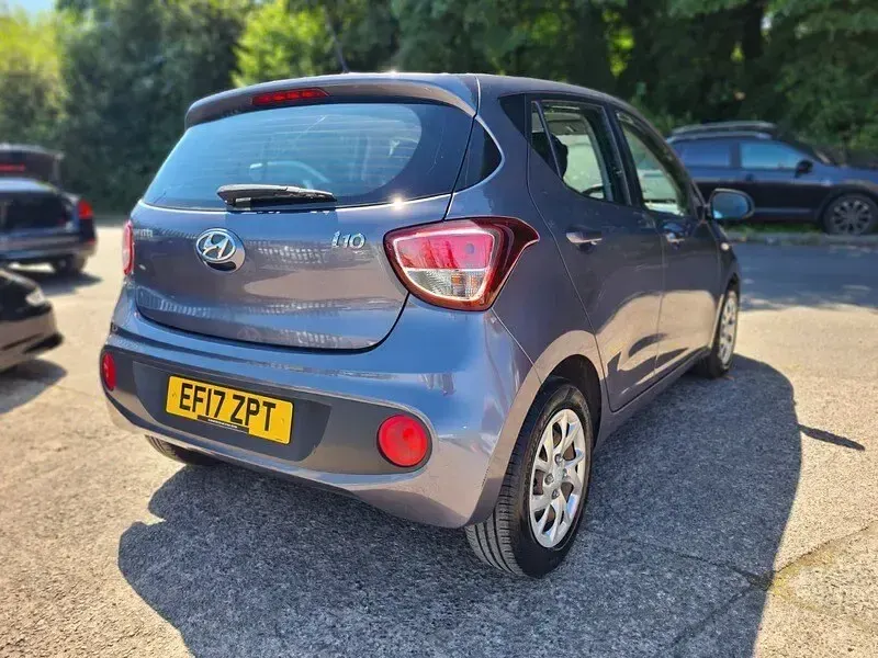 Käytetty Hyundai i10 SE 67 HP (49 kW) 2017 Harmaa Viistoperä