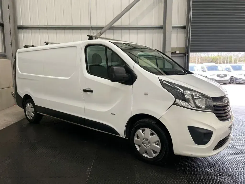 Used Vauxhall Vivaro 115 HP (84 kW) 2015 White