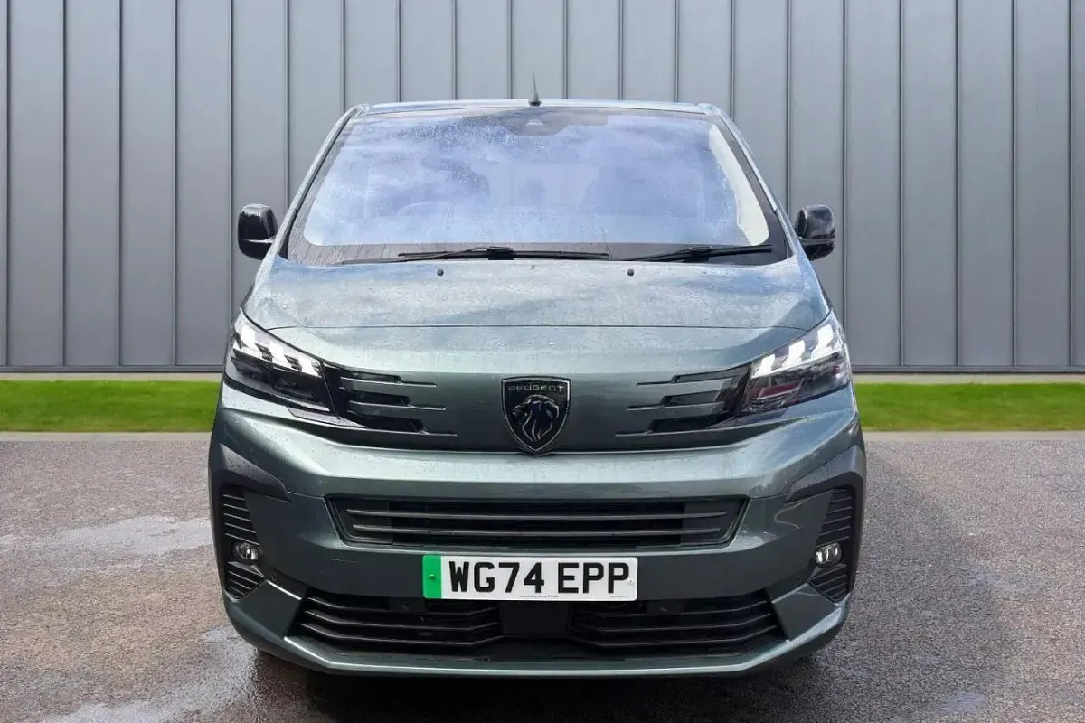 New Peugeot e-Traveller Allure 98 kW (134 HP) 2025 Green MPV