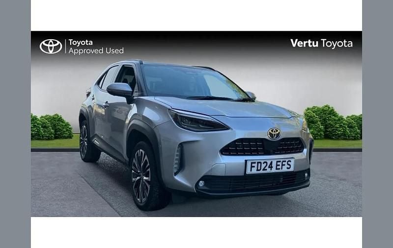 Silver Used 2024 Toyota Yaris Hybrid SUV | £25,051 (A bit pricey) - Image 1/4