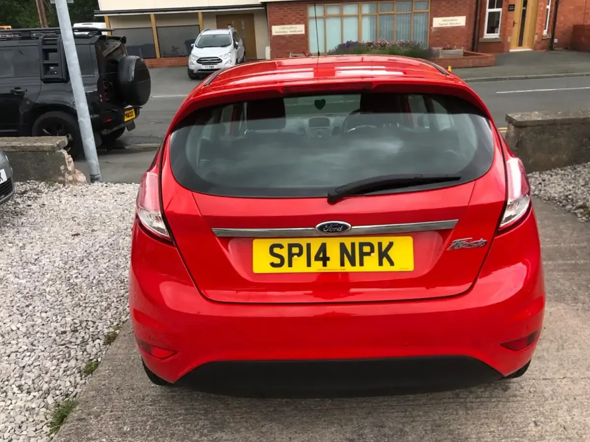 Used Ford Fiesta Zetec 82 HP (60 kW) 2014 Red Hatchback