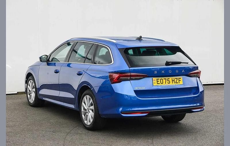Used Skoda Octavia SE L 147 HP (108 kW) 2025 Race blue metallic Estate