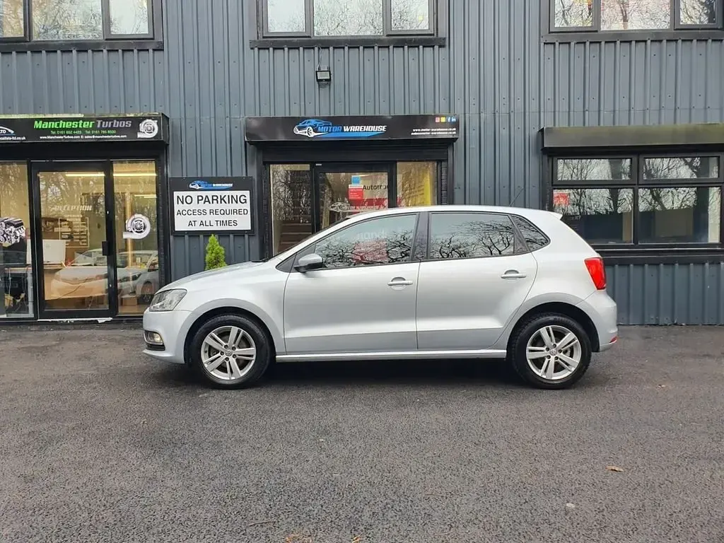 Usado VW Polo Edition 90 CV (66 kW) 2017 Plateado Utilitario